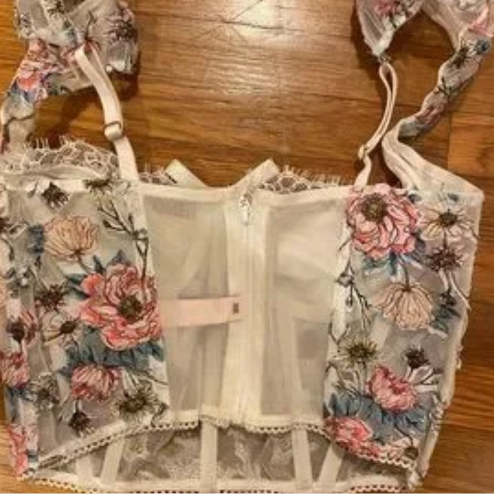 Victoria Secrets Lace Cap-Sleeve Corset Top New Small - Picture 11 of 13